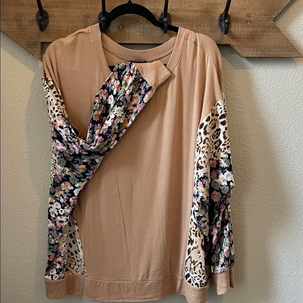 GiGio Floral and Leopard Print Sleeve Women's Top - boutique